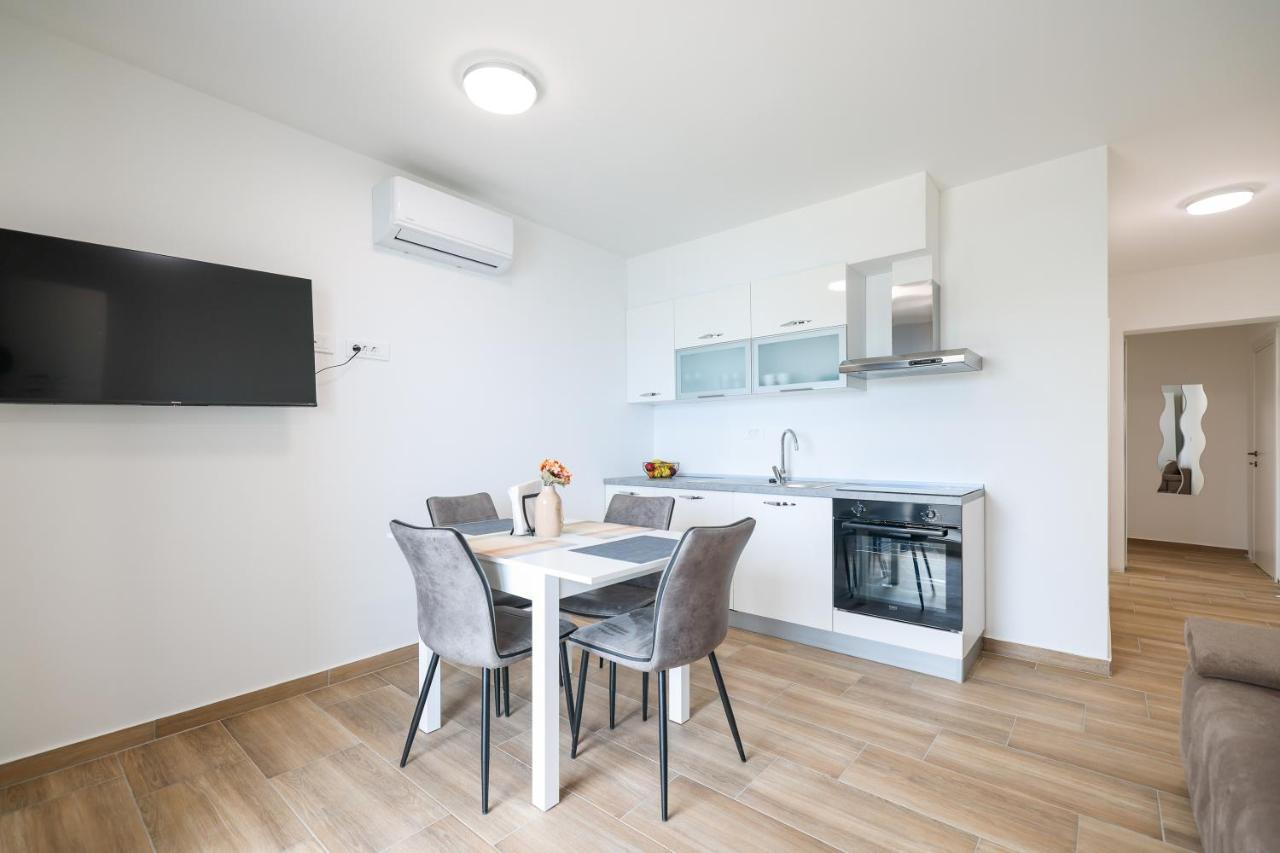 Beachfront Apartments Tic With Seaview Miletici Экстерьер фото
