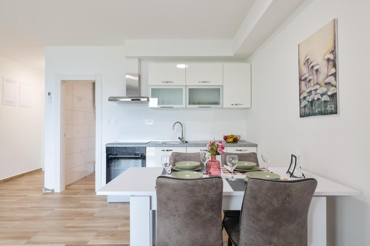 Beachfront Apartments Tic With Seaview Miletici Экстерьер фото