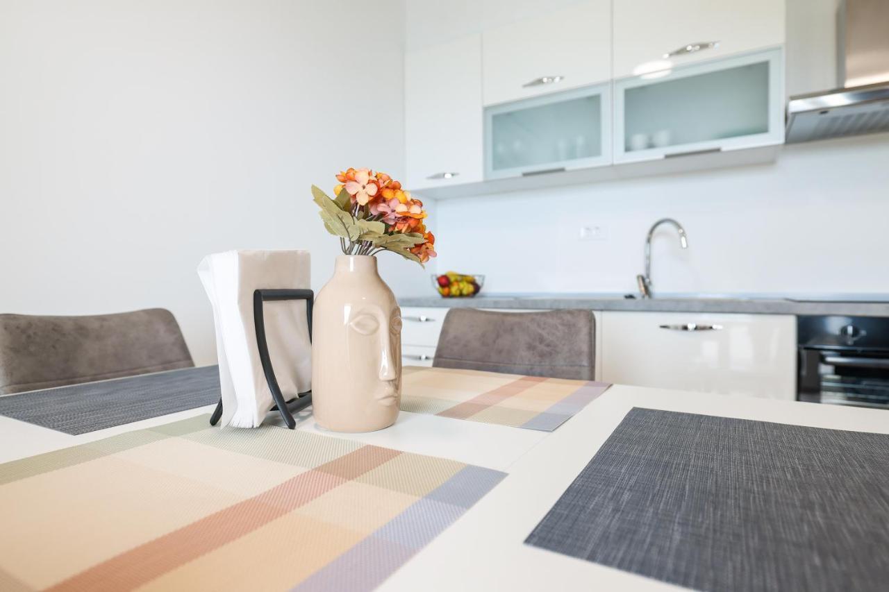 Beachfront Apartments Tic With Seaview Miletici Экстерьер фото
