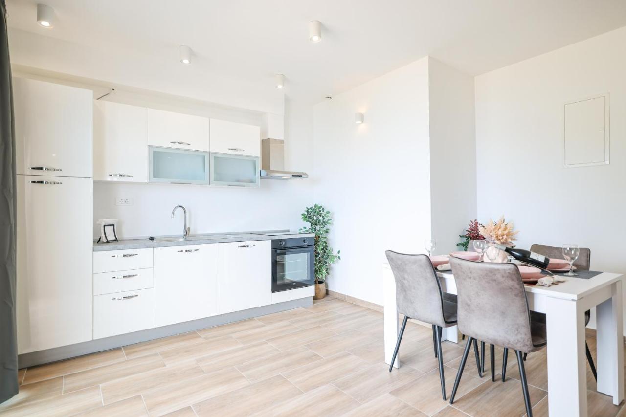 Beachfront Apartments Tic With Seaview Miletici Экстерьер фото