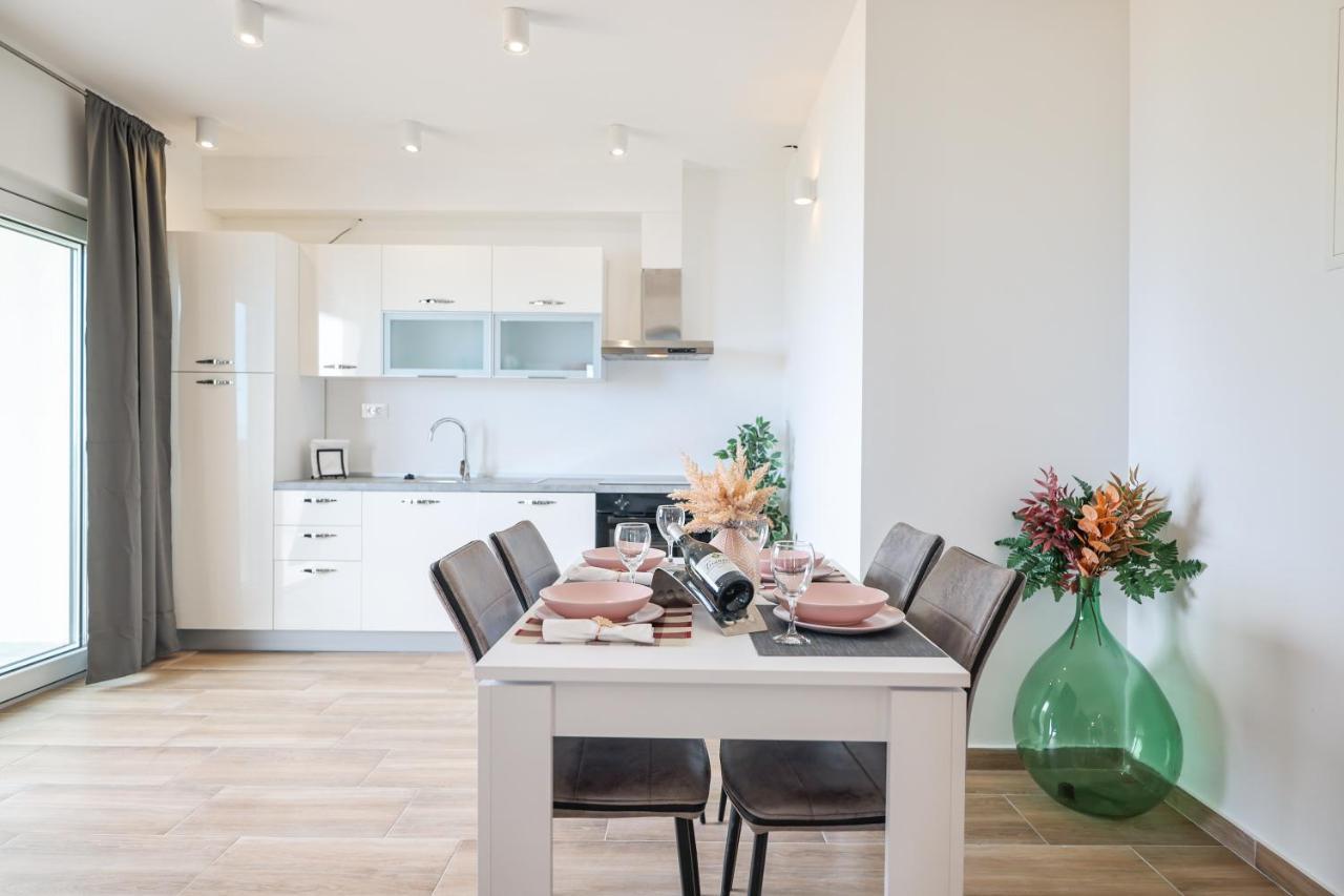 Beachfront Apartments Tic With Seaview Miletici Экстерьер фото