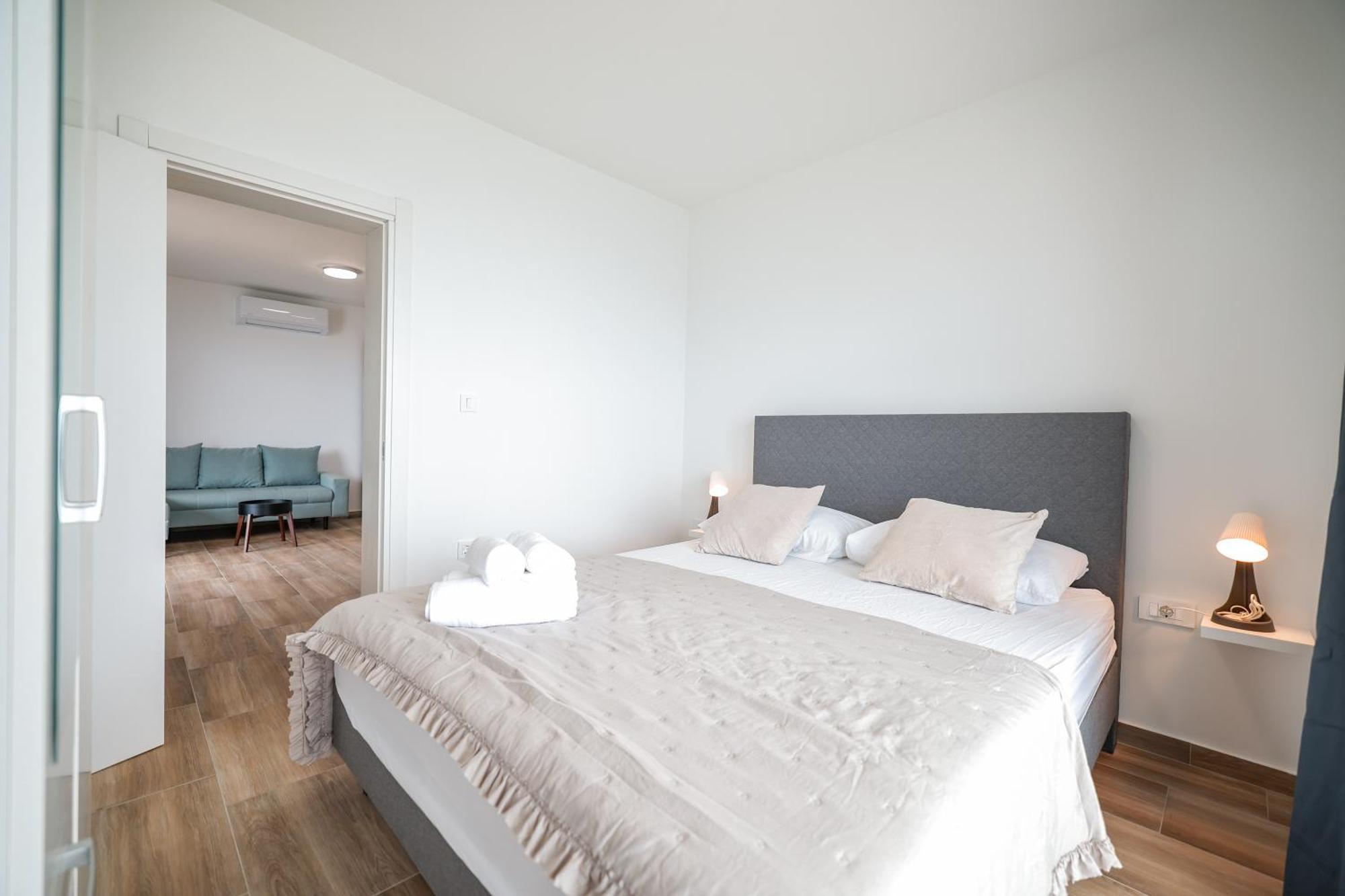 Beachfront Apartments Tic With Seaview Miletici Экстерьер фото